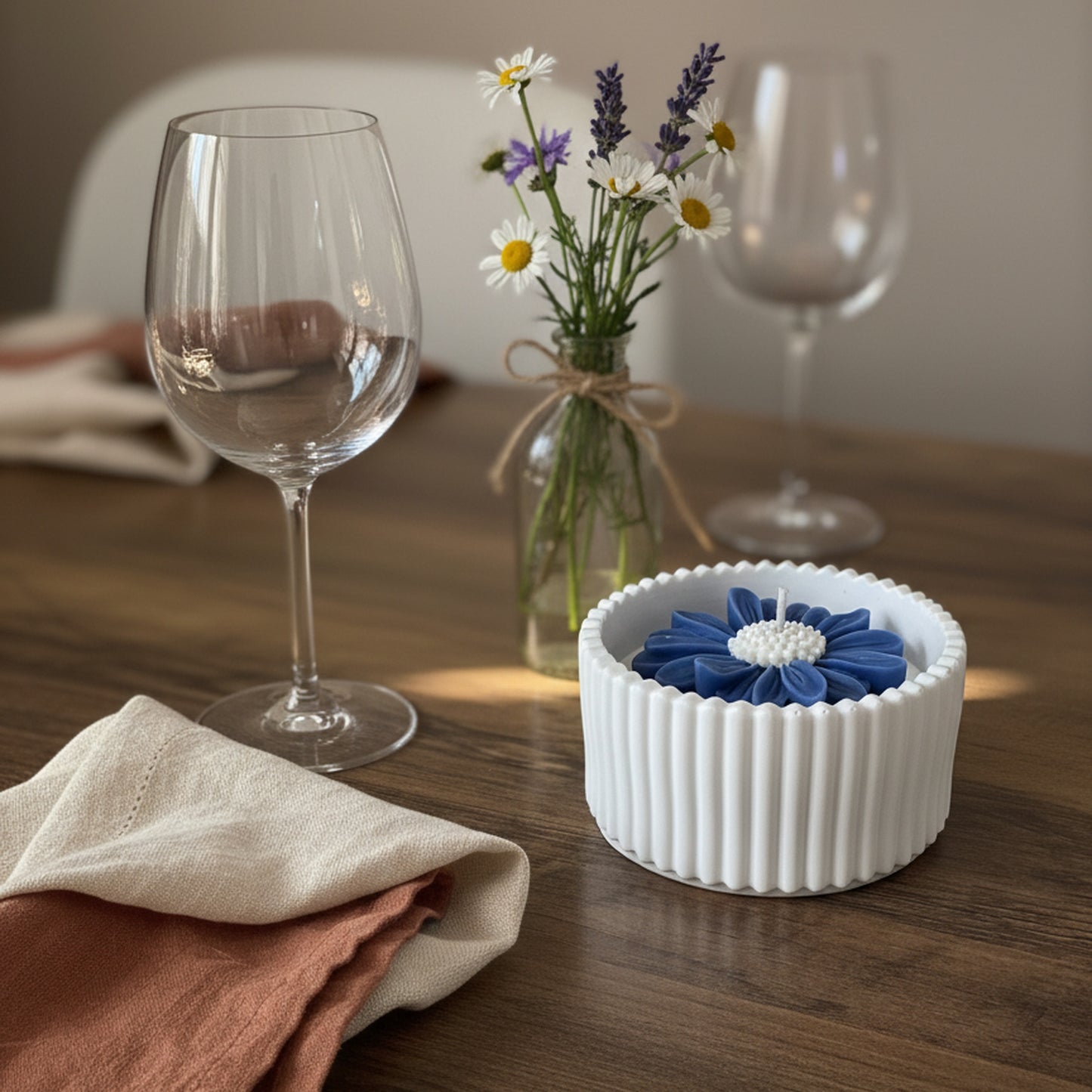 Dark Rose – Petite Candle (Blue Daisy)