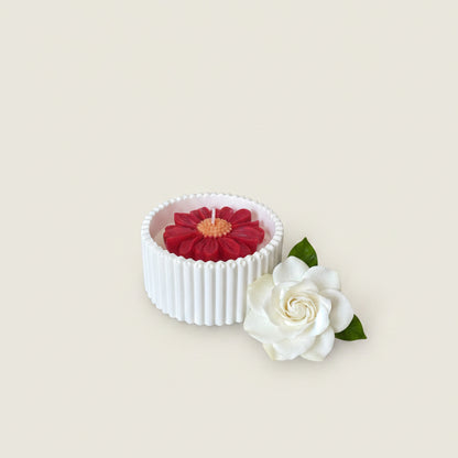 Gardenia Mist – Petite Candle (Red Daisy)
