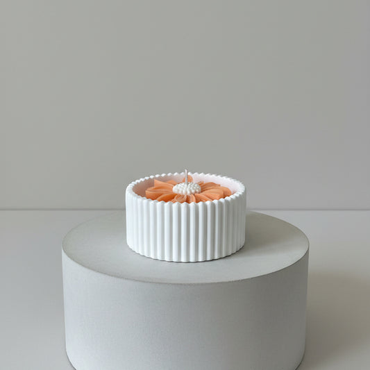 Moonlit Jasmine – Petite Candle (Orange Daisy)