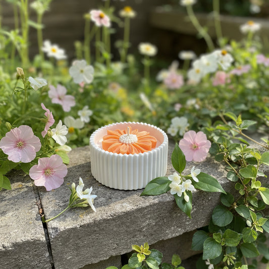 Moonlit Jasmine – Petite Candle (Orange Daisy)