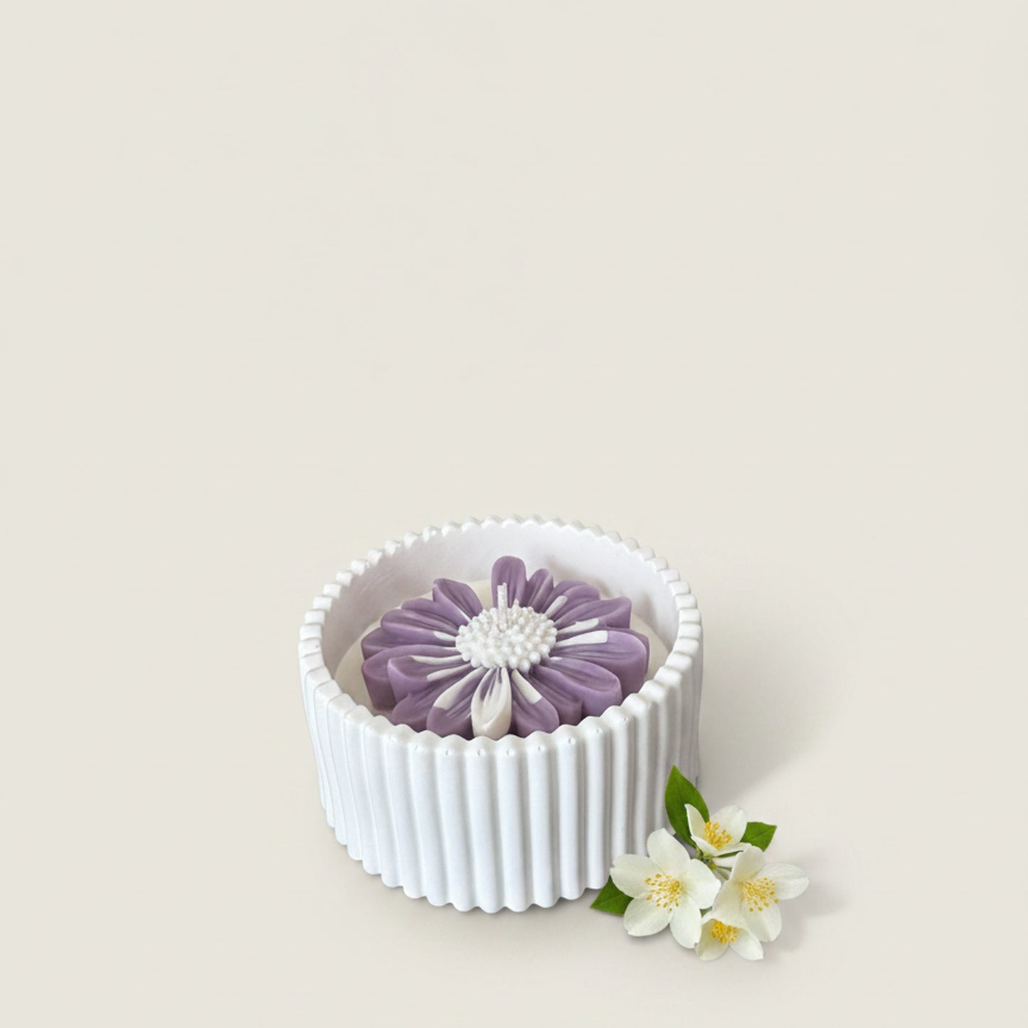 Moonlit Jasmine – Petite Candle (Purple Daisy)