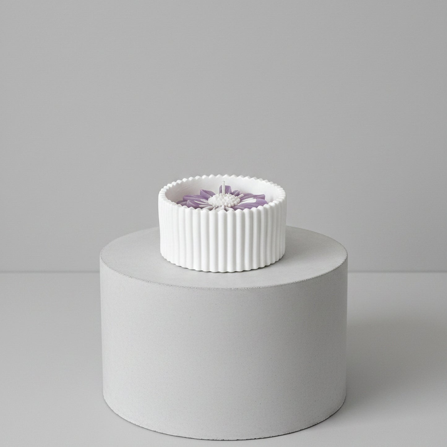 Moonlit Jasmine – Petite Candle (Purple Daisy)