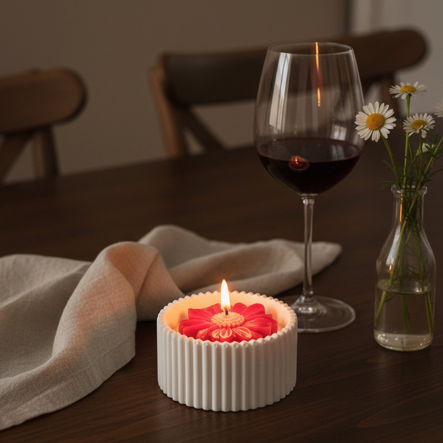 White Magnolia – Petite Candle (Red Daisy)