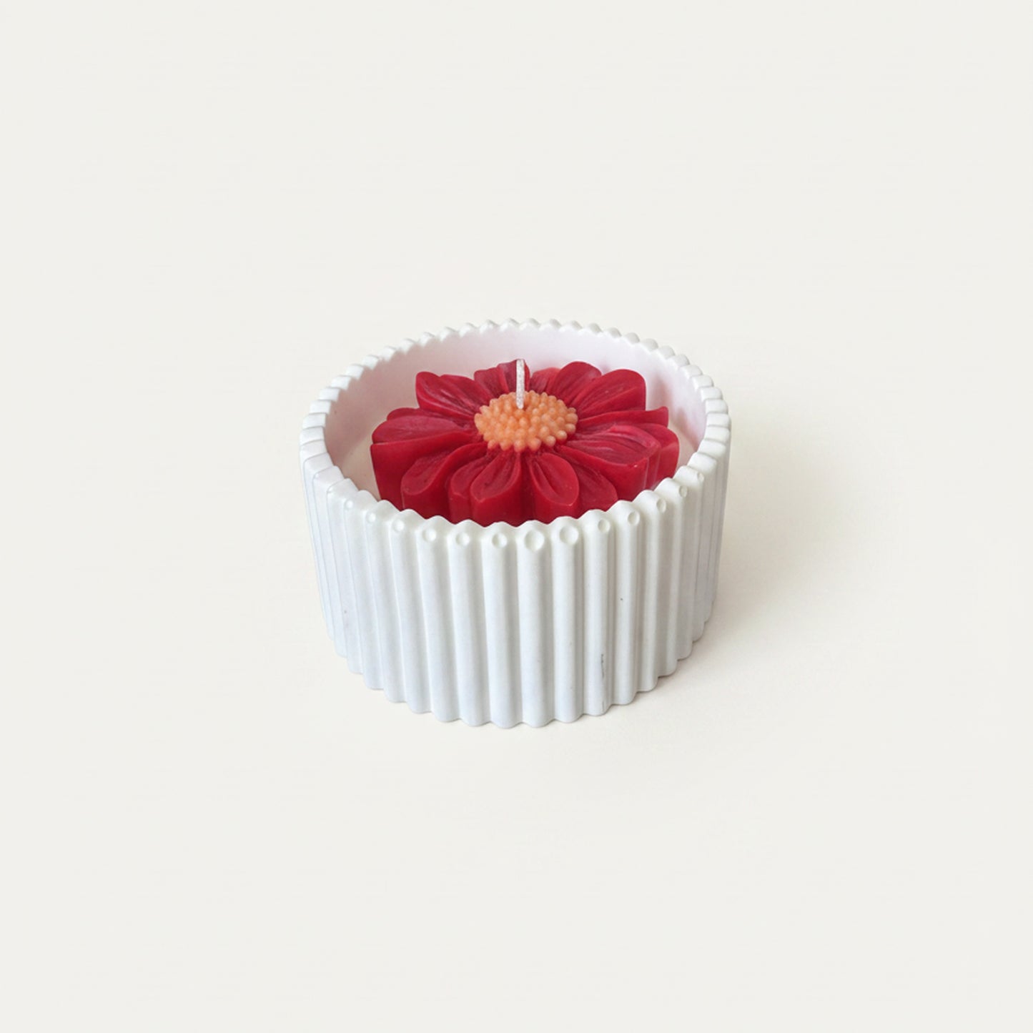 White Magnolia – Petite Candle (Red Daisy)
