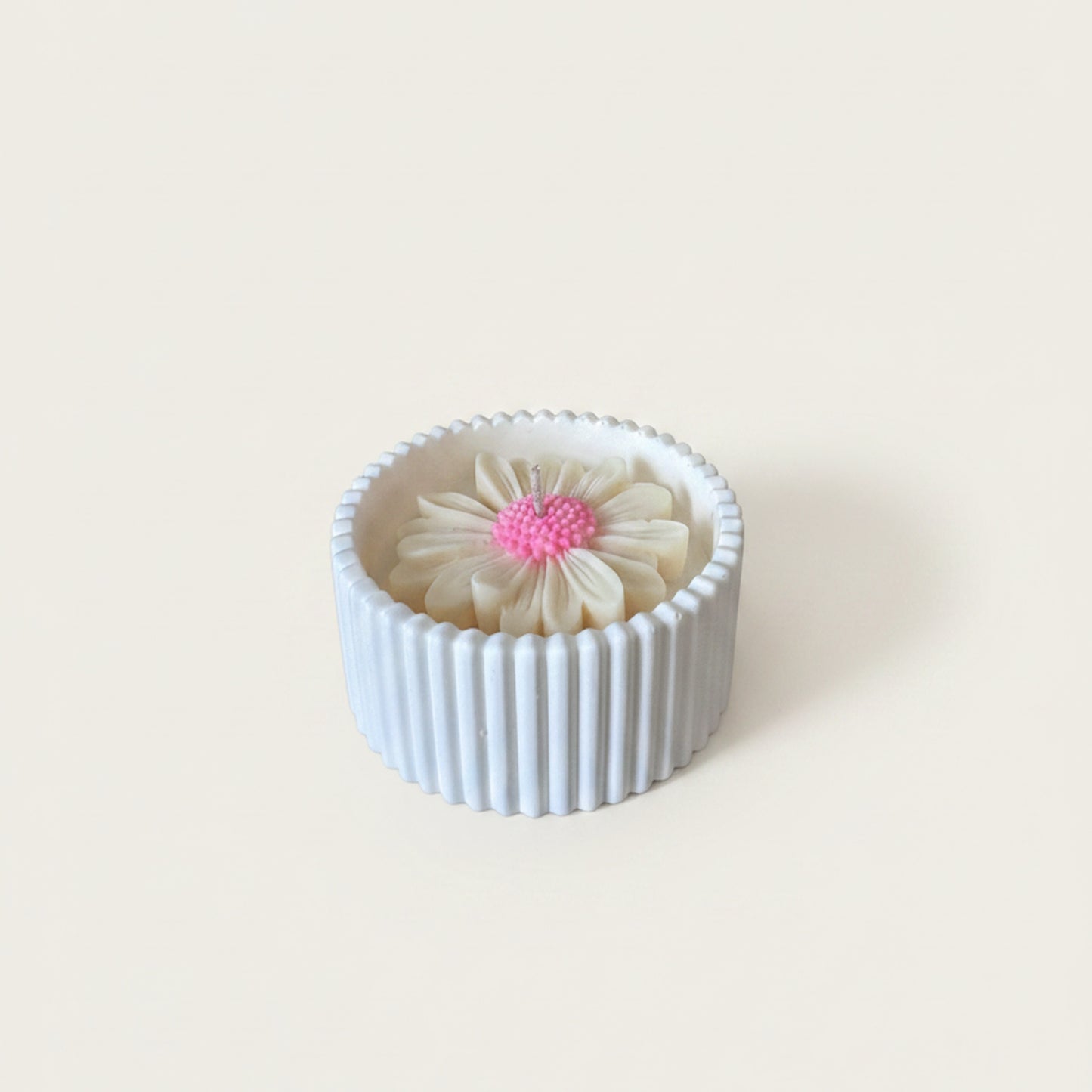 White Magnolia – Petite Candle (White Daisy)
