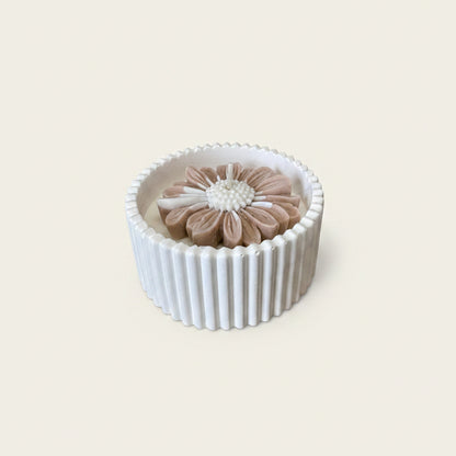 Sandalwood Ember – Petite Candle (Brown Daisy)