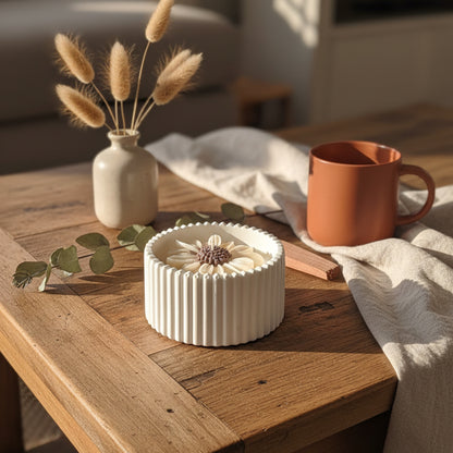 Sandalwood Ember – Petite Candle (White Daisy)