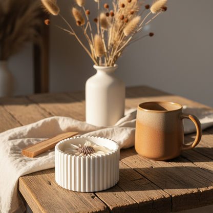 Sandalwood Ember – Petite Candle (White Daisy)